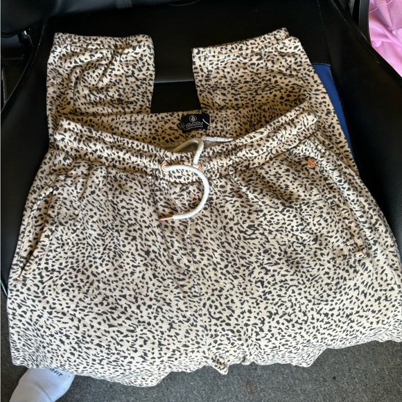 Cheetah Print Volcolm Pants - Picture 1 of 5
